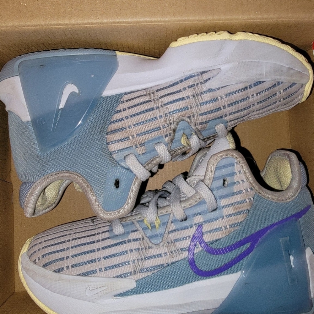 nike LeBron shoes